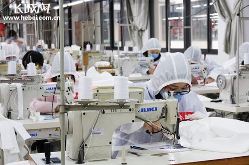 復工轉產保防控 衡水這家服裝廠轉產防護服支援戰 疫 一線