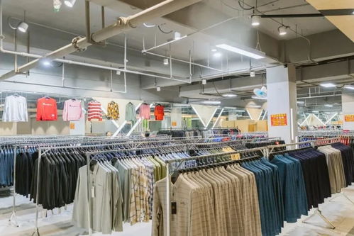 工廠特賣開倉 羊絨大衣、羽絨服、毛衣一站式購齊