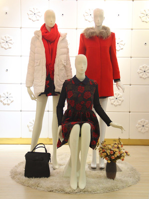 時尚斑斕容悅女裝冬裝火熱上市，開啟加盟代理新機遇